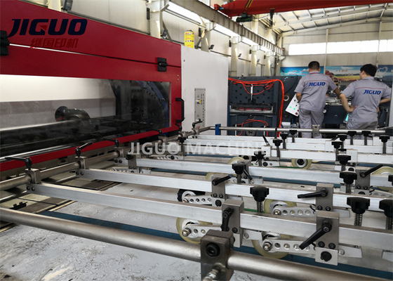 Machine automatique d'emboutissage à chaud et de découpe sous pression et de décapage 600 TON